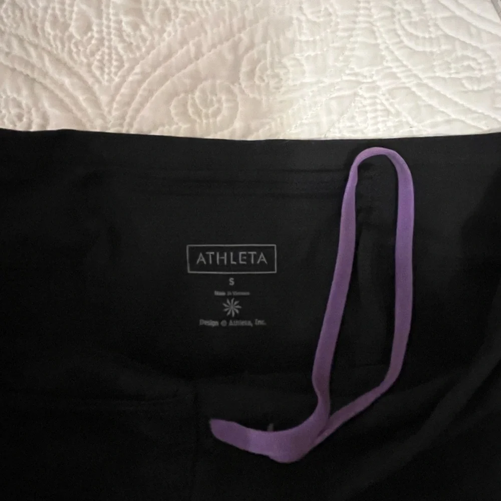 Athleta Black Skirted Crop Leggings, ruched sides, reflective markings, Small